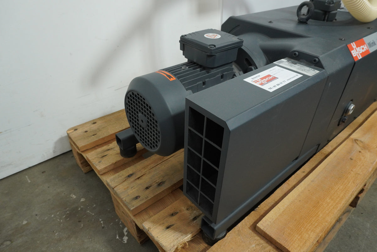 Busch MM 1102 B V03 Vacuum Pump W: AMPH 100L AA2