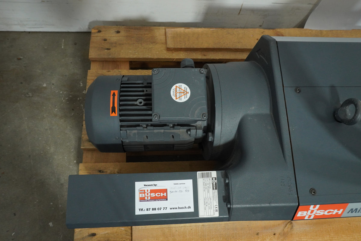 Busch MM 1102 B V03 Vacuum Pump W: AMPH 100L AA2