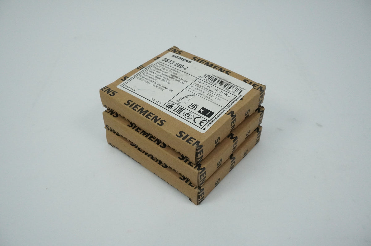 Siemens 5ST3 020-2 Fault Signal Contact W/ Test and Reset Button Batch of 3pcs.