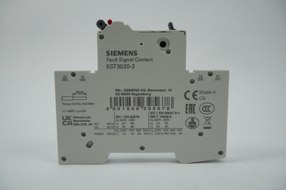 Siemens 5ST3 020-2 Fault Signal Contact W/ Test and Reset Button Batch of 3pcs.