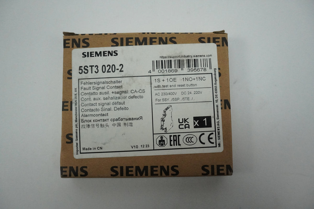 Siemens 5ST3 020-2 Fault Signal Contact W/ Test and Reset Button Batch of 3pcs.