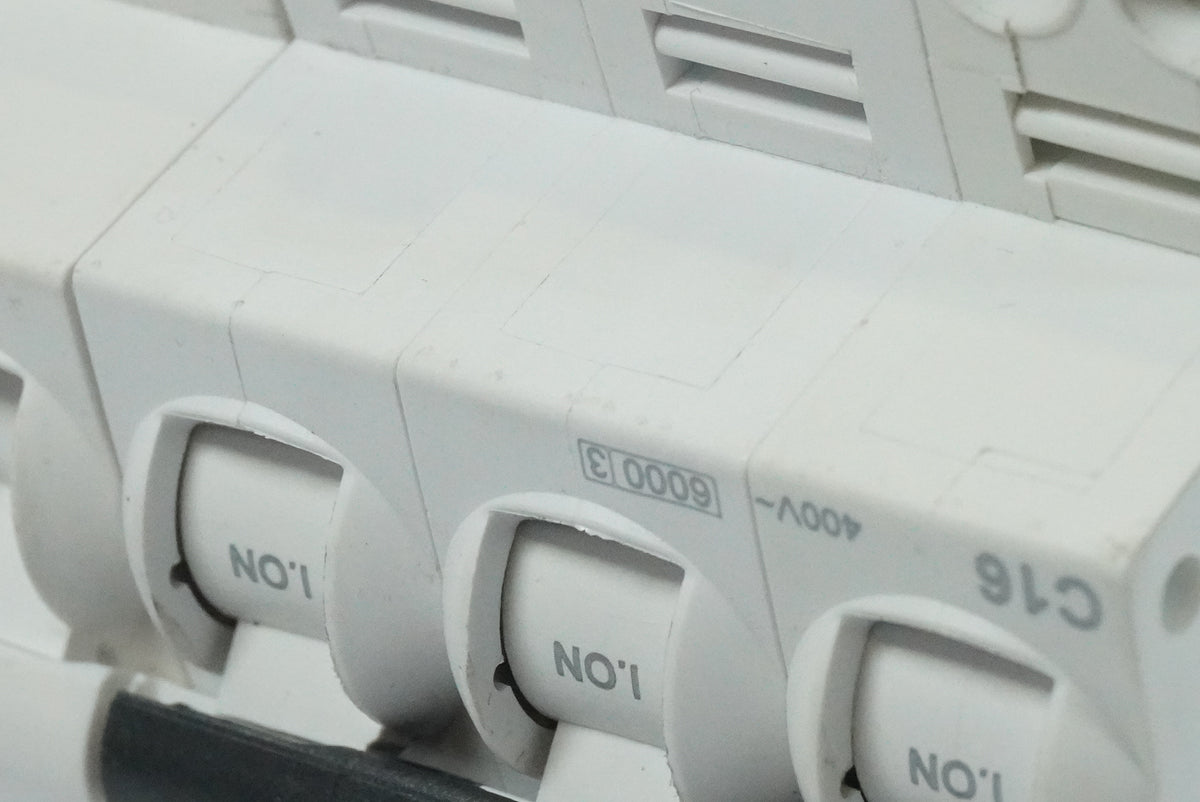 Schneider Electric A9DC3716 Acti9 iCV40N C16 RCBO