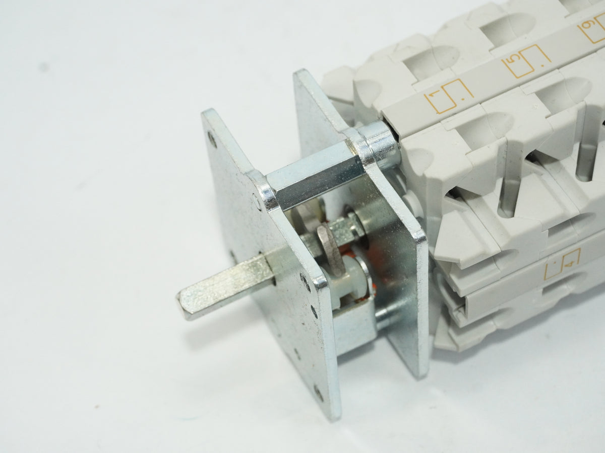 Comeletric R16 2/17 506666 Control and Rotary Switch