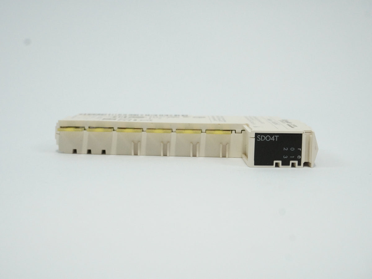 Schneider Electric TM5SDO4T Modicon 4DO 3-wire Digital Output Module