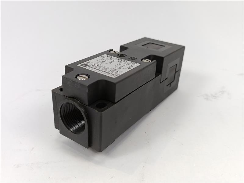 TELEMECANIQUE XSC-M150519 Inductive Proximity Sensor