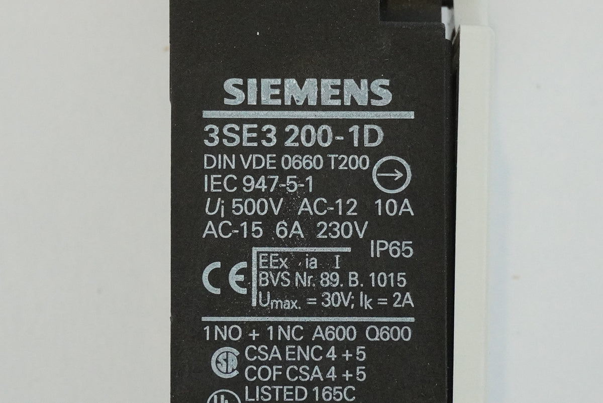 Siemens 3SE3 200-1D Position Switch Enclosed Roller Plunger 1NO+1NC