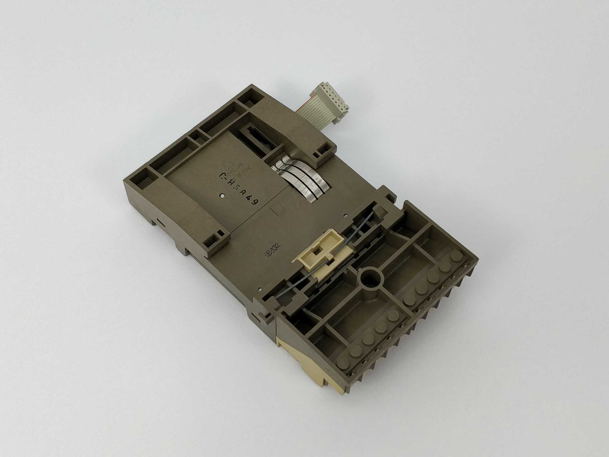 Siemens 6ES5 700-8MA11 version 4 BUS module Pack of 8