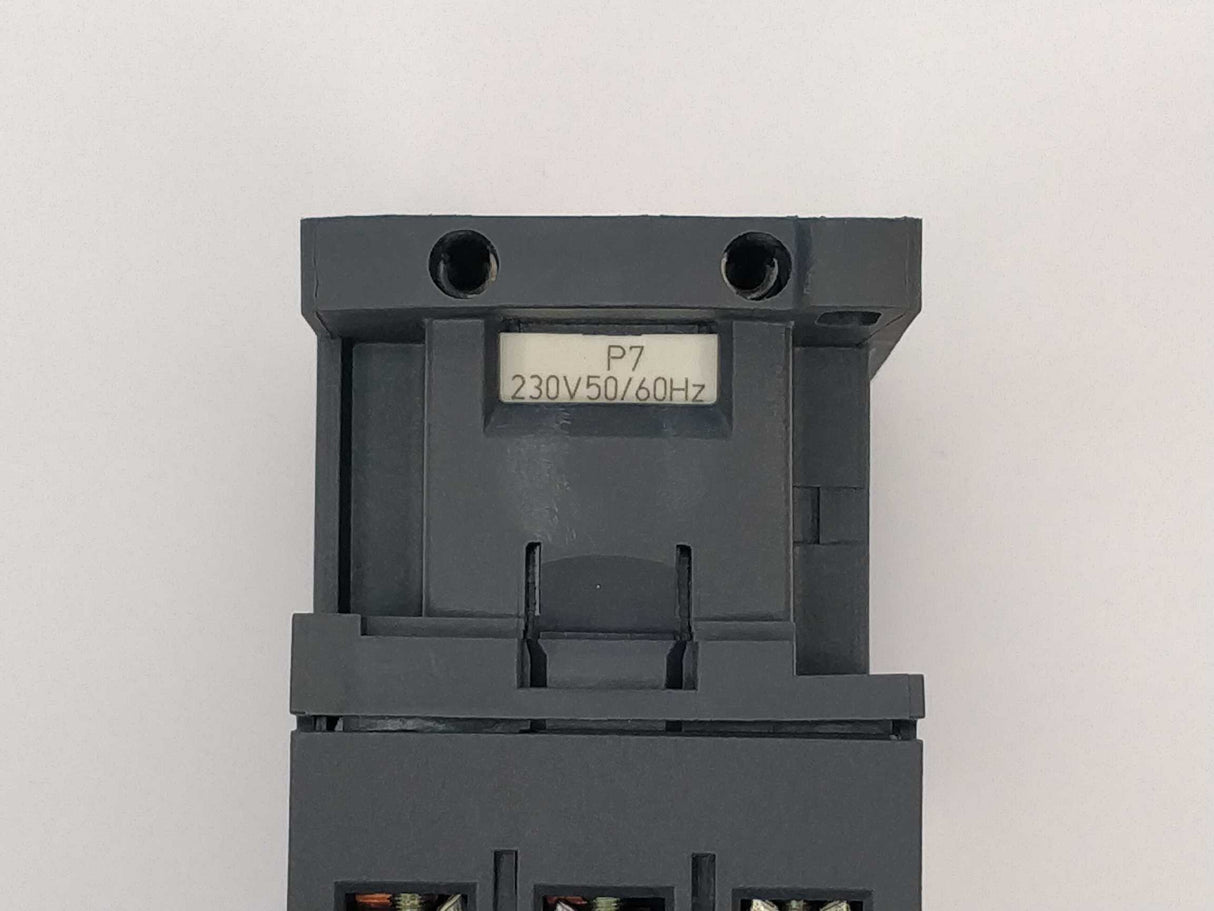 Schneider LC1D09 Contactor with P7 230V coil