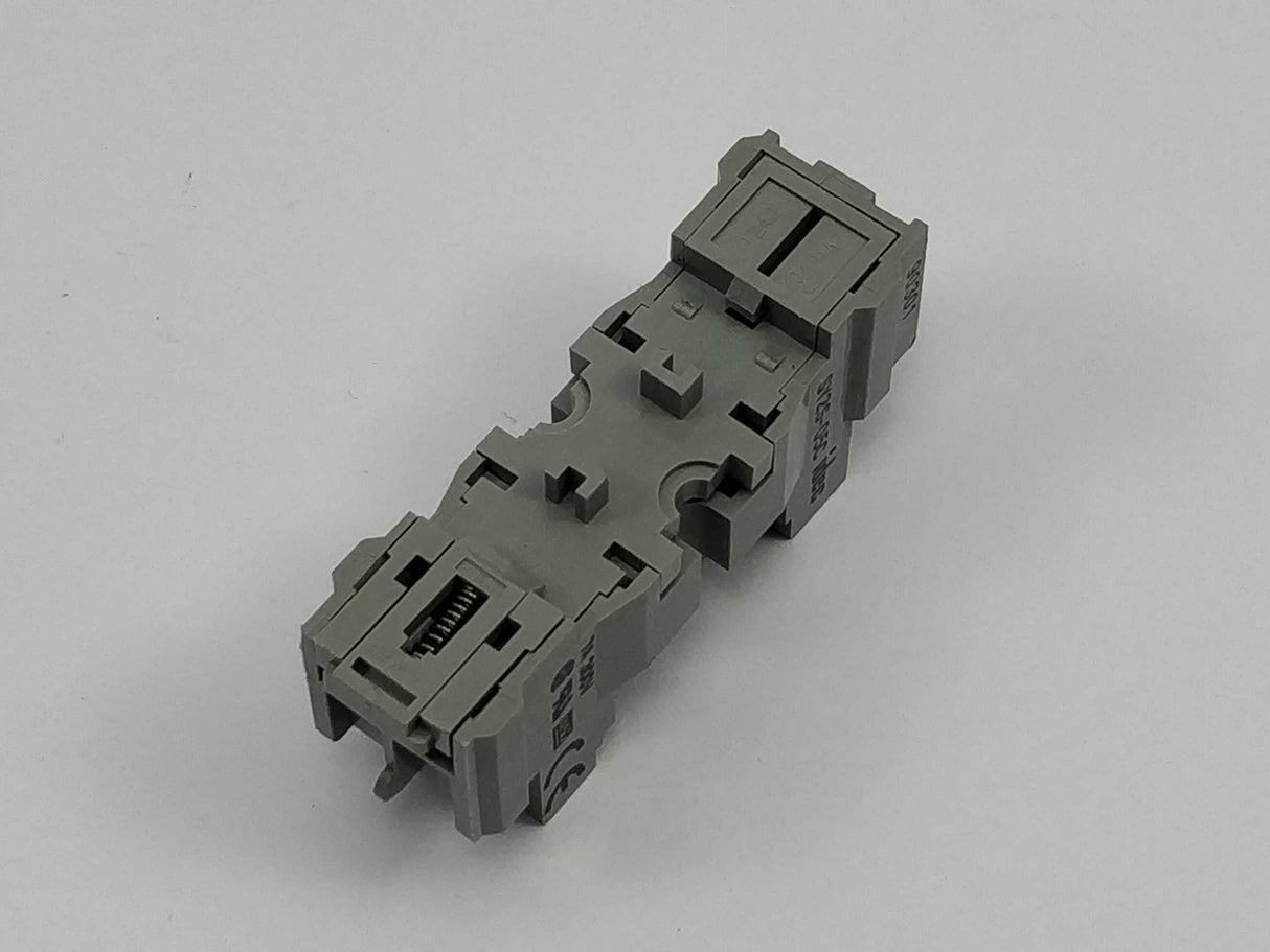 Idec SY2S-05C Relay socket. 8 Pcs