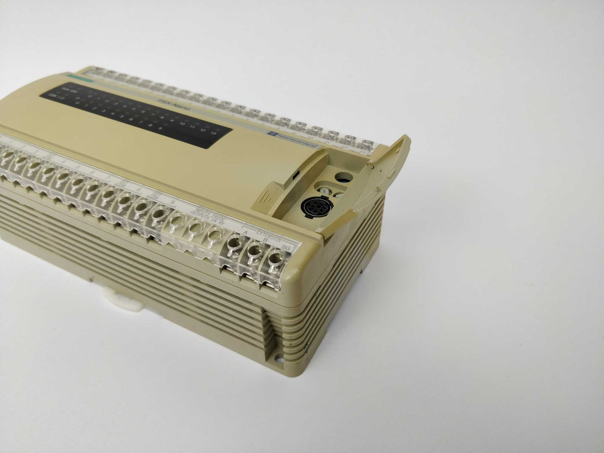 TELEMECANIQUE Modicon TSX 07 31 2428 Output module relay