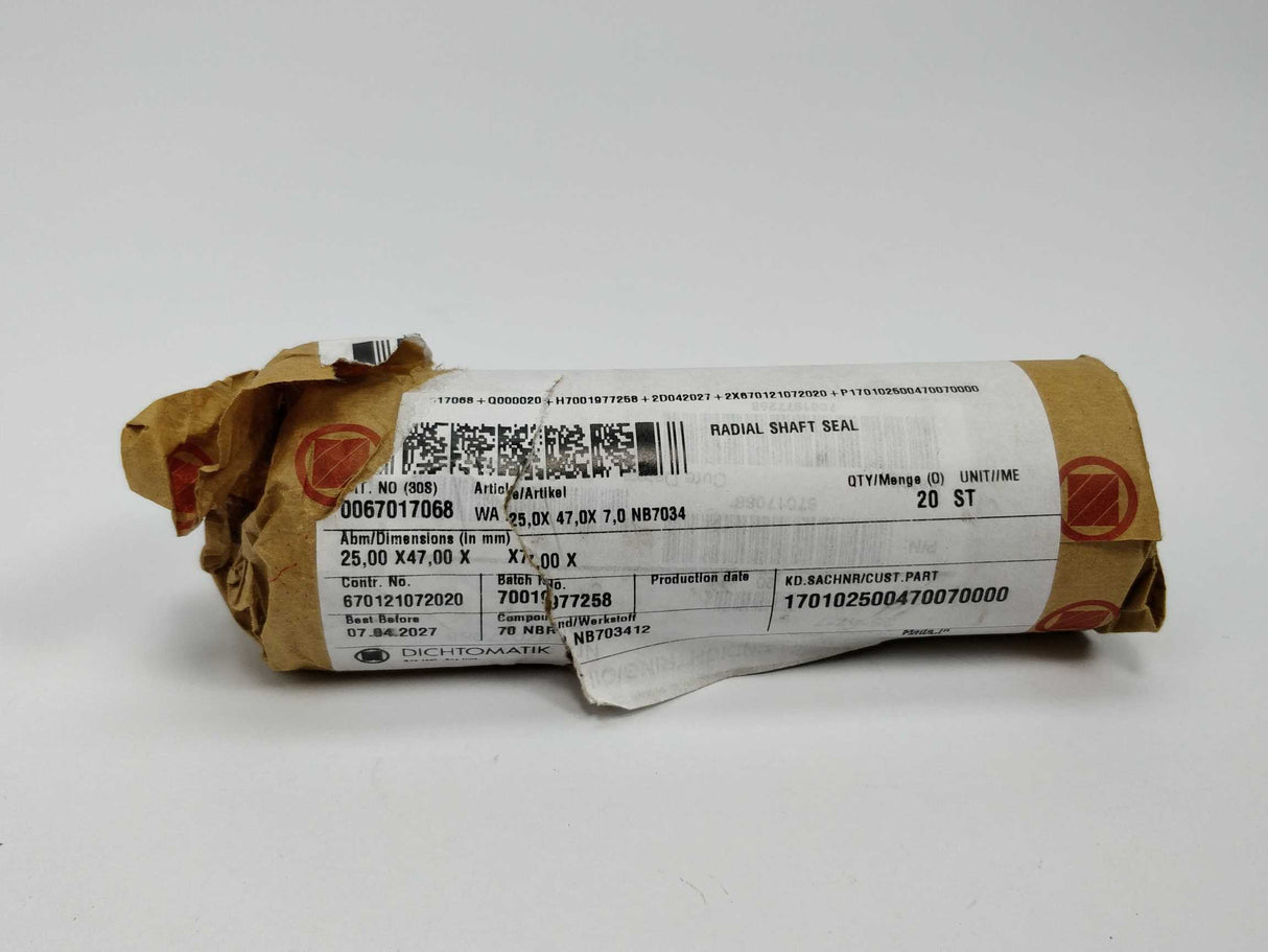 DICHTOMATIK  0067017068 Radial shaft seal