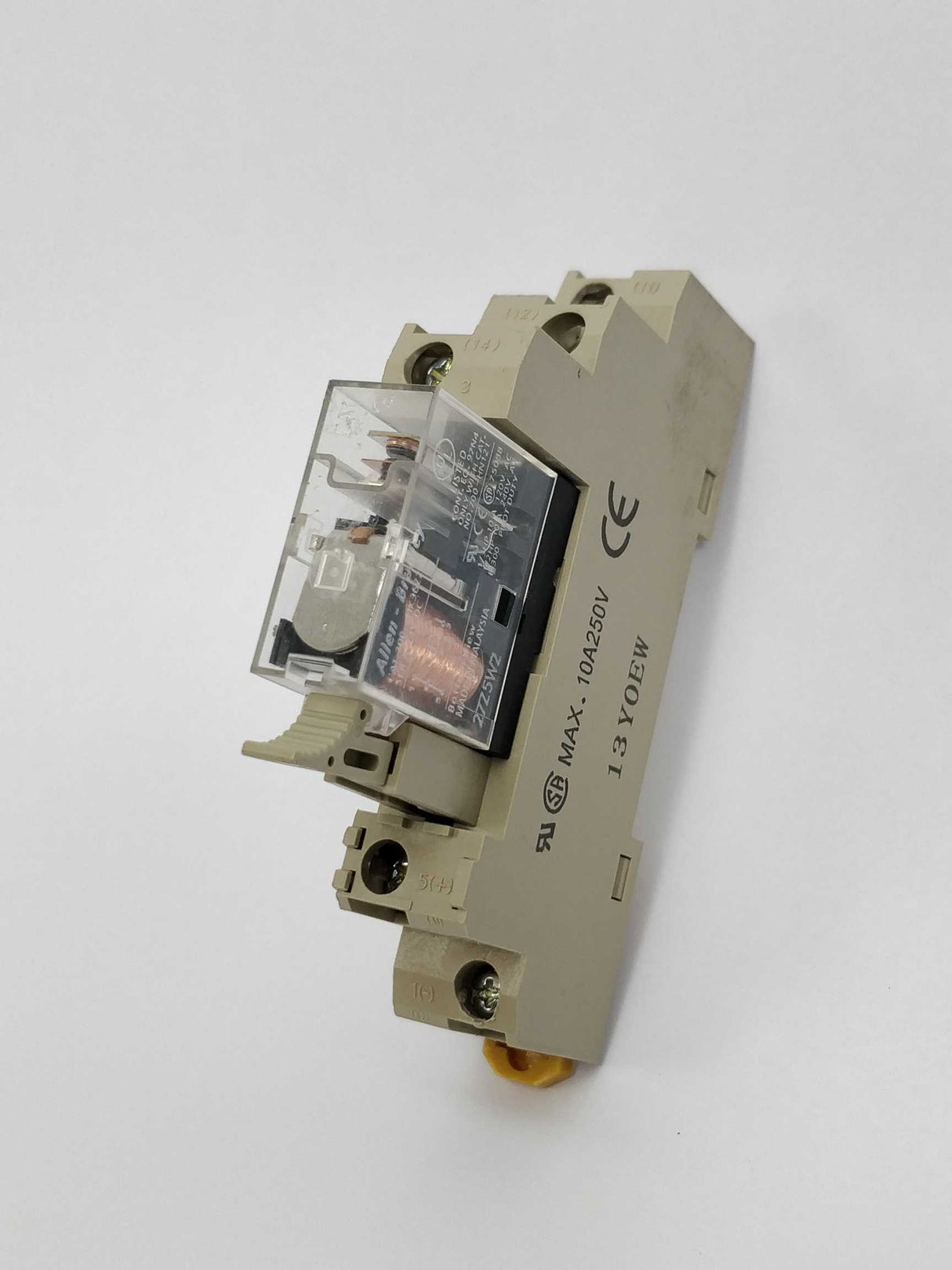 ALLEN-BRADLEY 700-HK36Z24 Relay 24VDC Omron P2RF-05-E socket