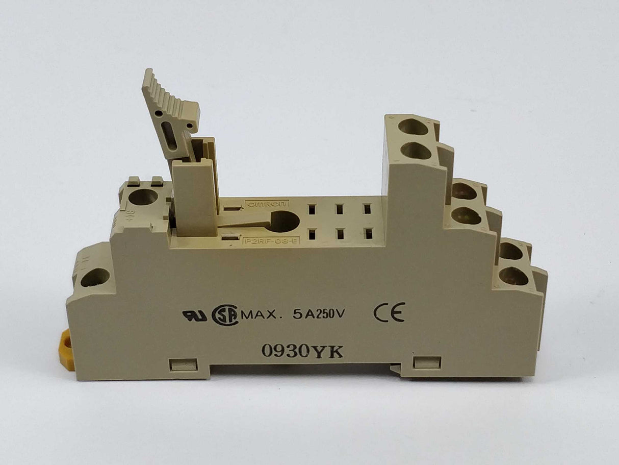 OMRON G2R-2-SND Relay with P2RF-08-E relay socket 24VDC