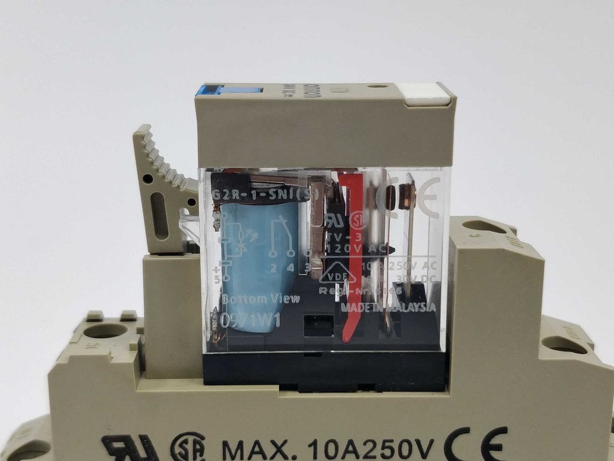 OMRON G2R-1-SNI (S) Relay with P2RF-05-E
