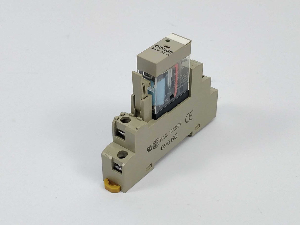 OMRON G2R-1-SN (S) Relay with base P2RF-05-E