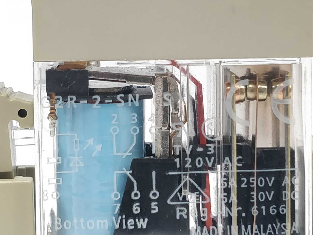 OMRON G2R-2-SN (S) Relay with socket P2RF-08-E