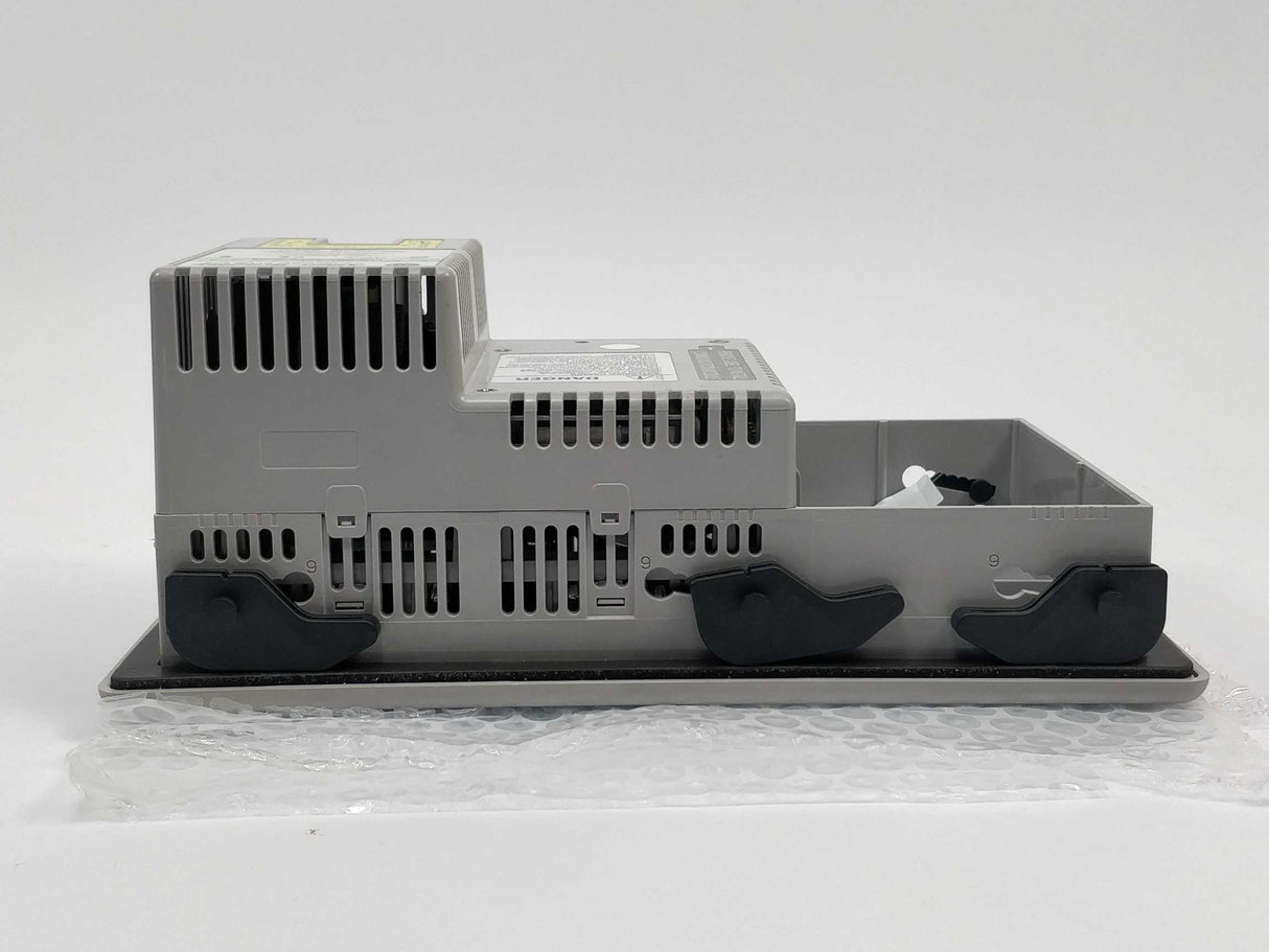 AB 2711P-B6M20A Ser. A Rev. A Panel View Plus 600