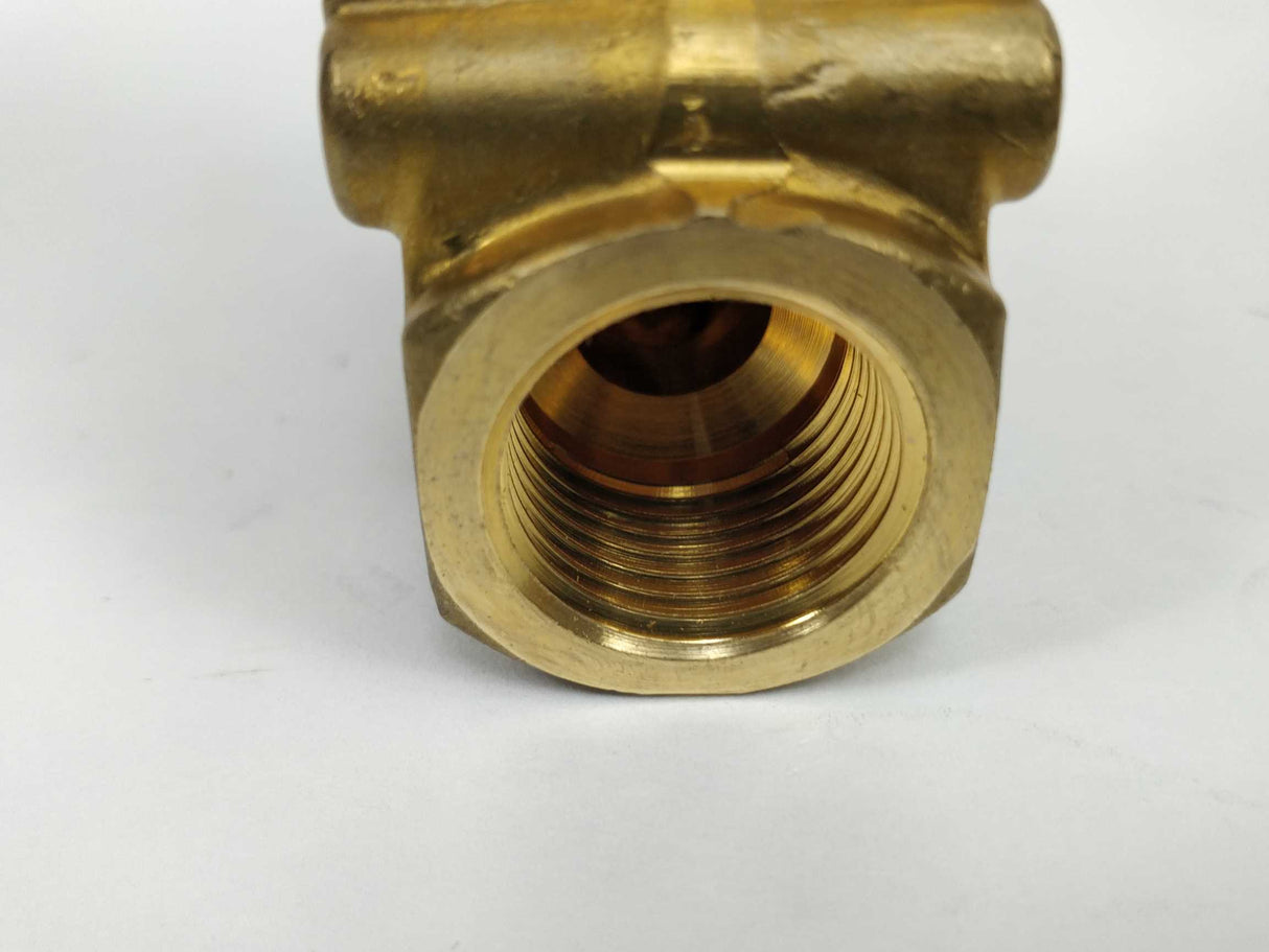 Bürkert 00301682 2/2-way-solenoid valve; servo-piston 24VDC 8W