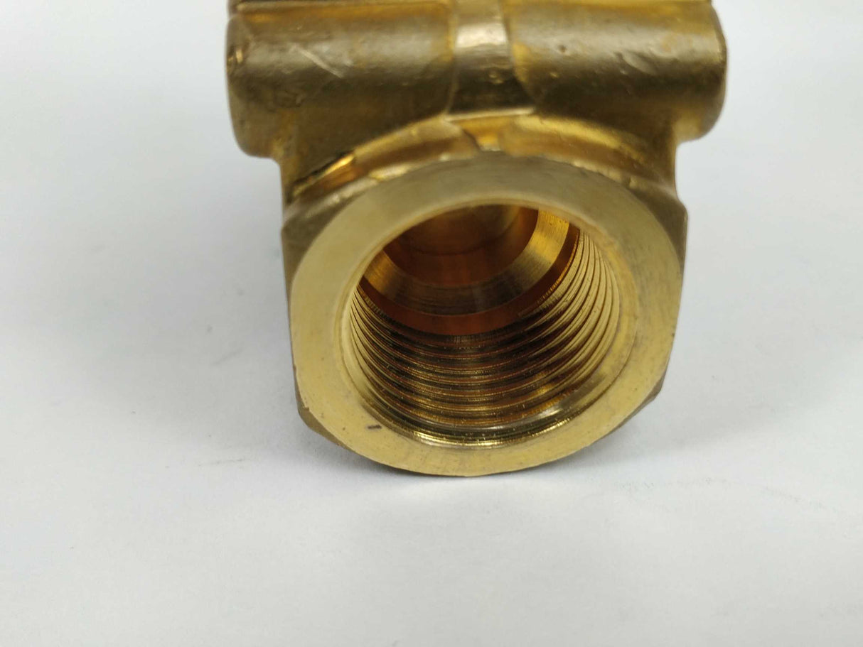 Bürkert 00301682 2/2-way-solenoid valve; servo-piston 24VDC 8W