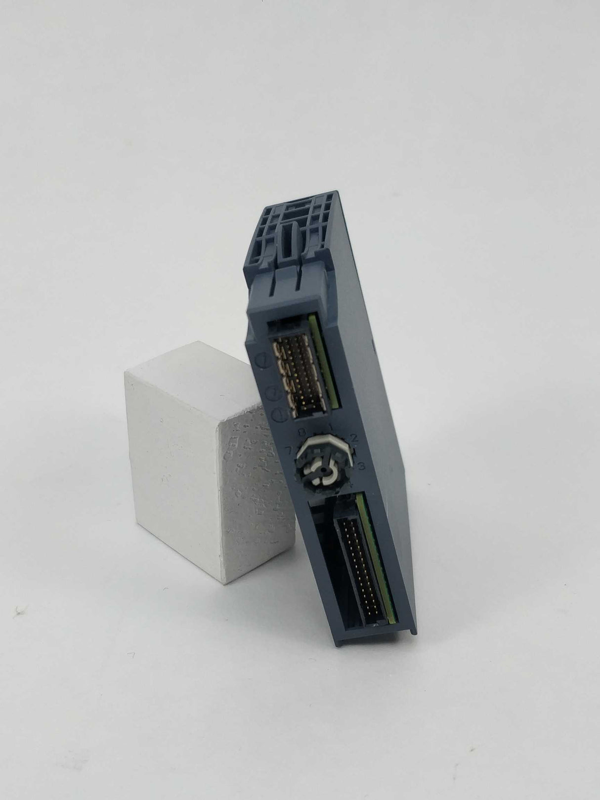 Siemens 6ES7132-6BF00-0CA0 SIMATIC S7 digital output module,