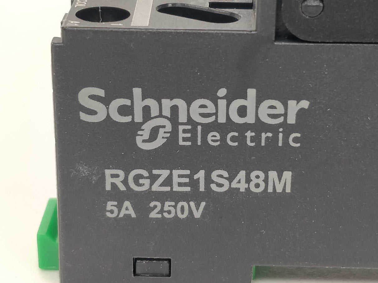 Schneider Electric Relay RXG22BD + support RGZE1S48M