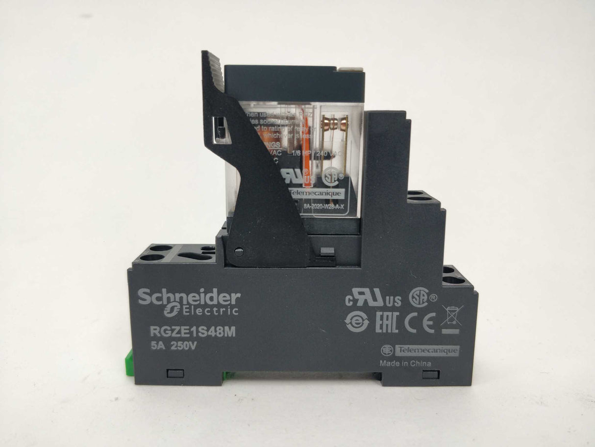 Schneider Electric Relay RXG23BD + support RGZE1S48M
