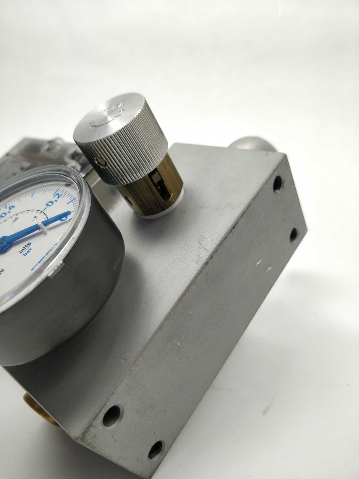 Barksdale E1H-H-VAC-P6, 0403-054 w/ Festo 537811