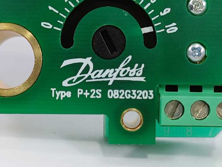 Danfoss P+2S 082G3203 Additional switch (2×) and potentiometer (1 kΩ)