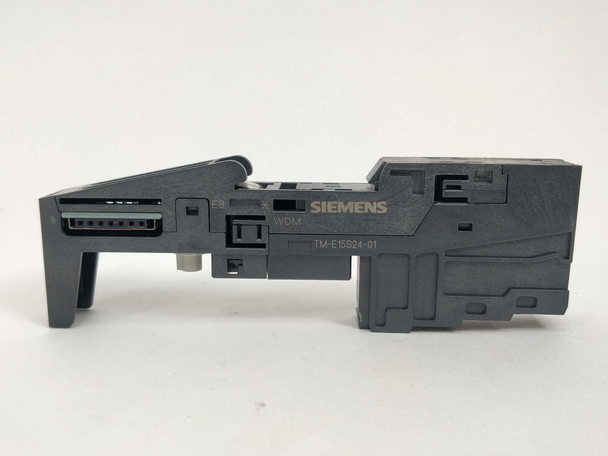 Siemens 6ES7 132-4BD30-0AB0 Digital output module & 6ES7193-4CB20-0AA0