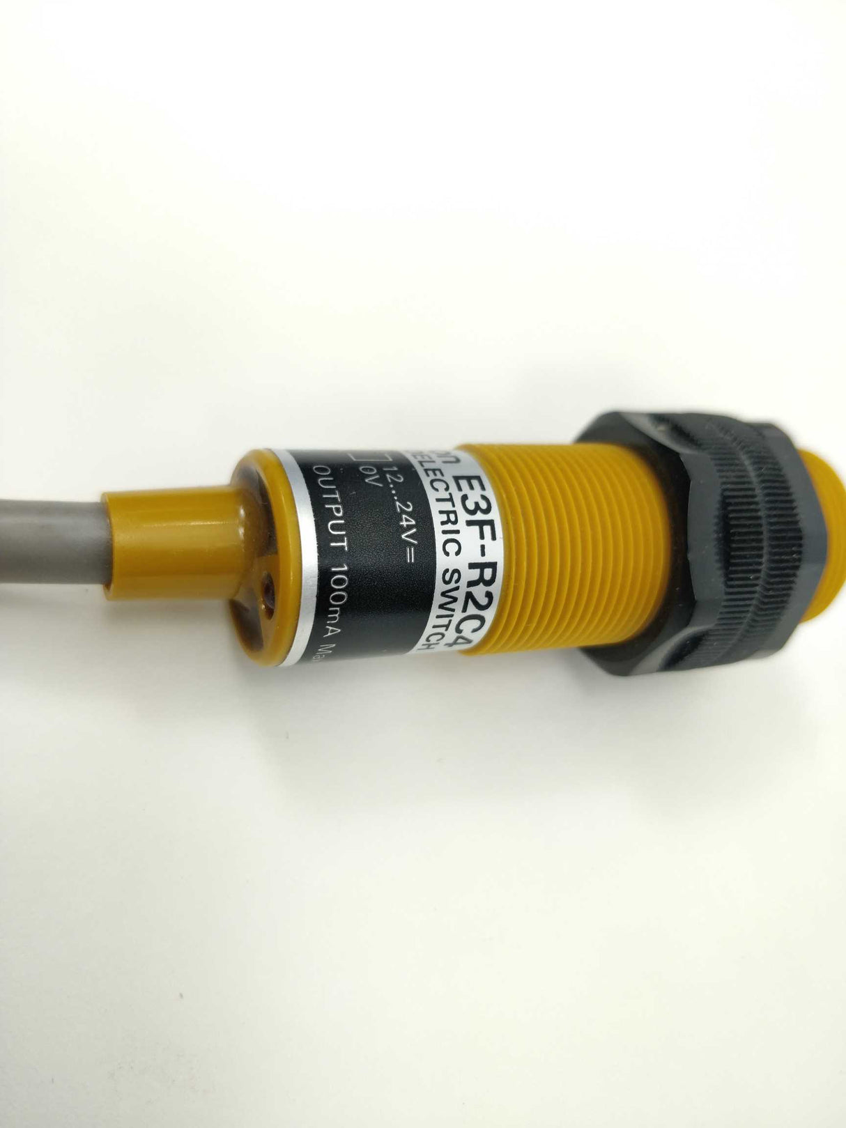 OMRON E3F-R2C4 PHOTOELECTRIC SWITCH