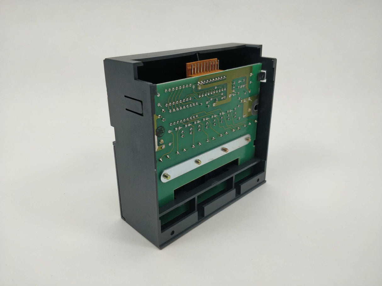 Idec PFJ-T081 FA-1J 8-Relay Output Unit