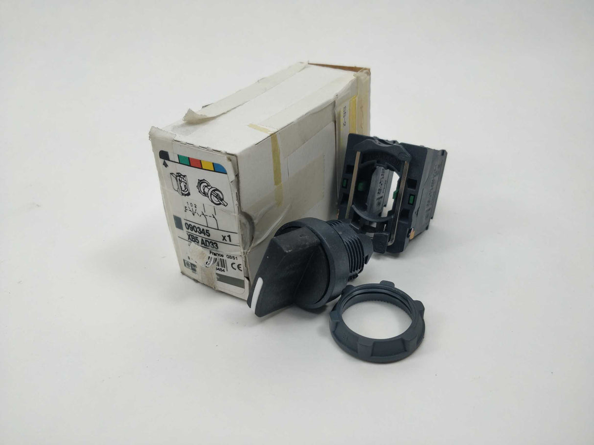 Schneider / Telemecanique XB5AD33 090345 Selector Switch