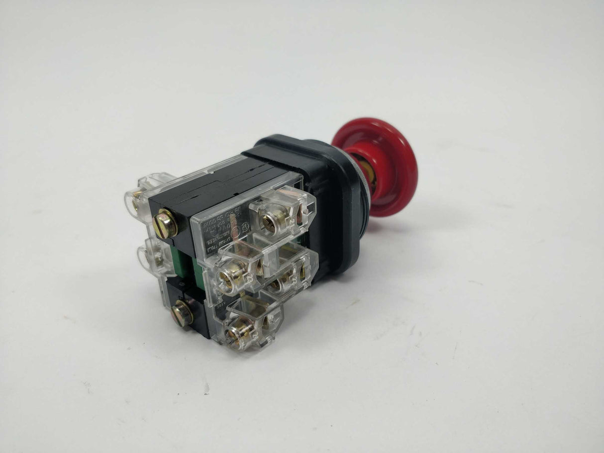 Schneider / Telemecanique XB2MT42 Pushbutton 31258