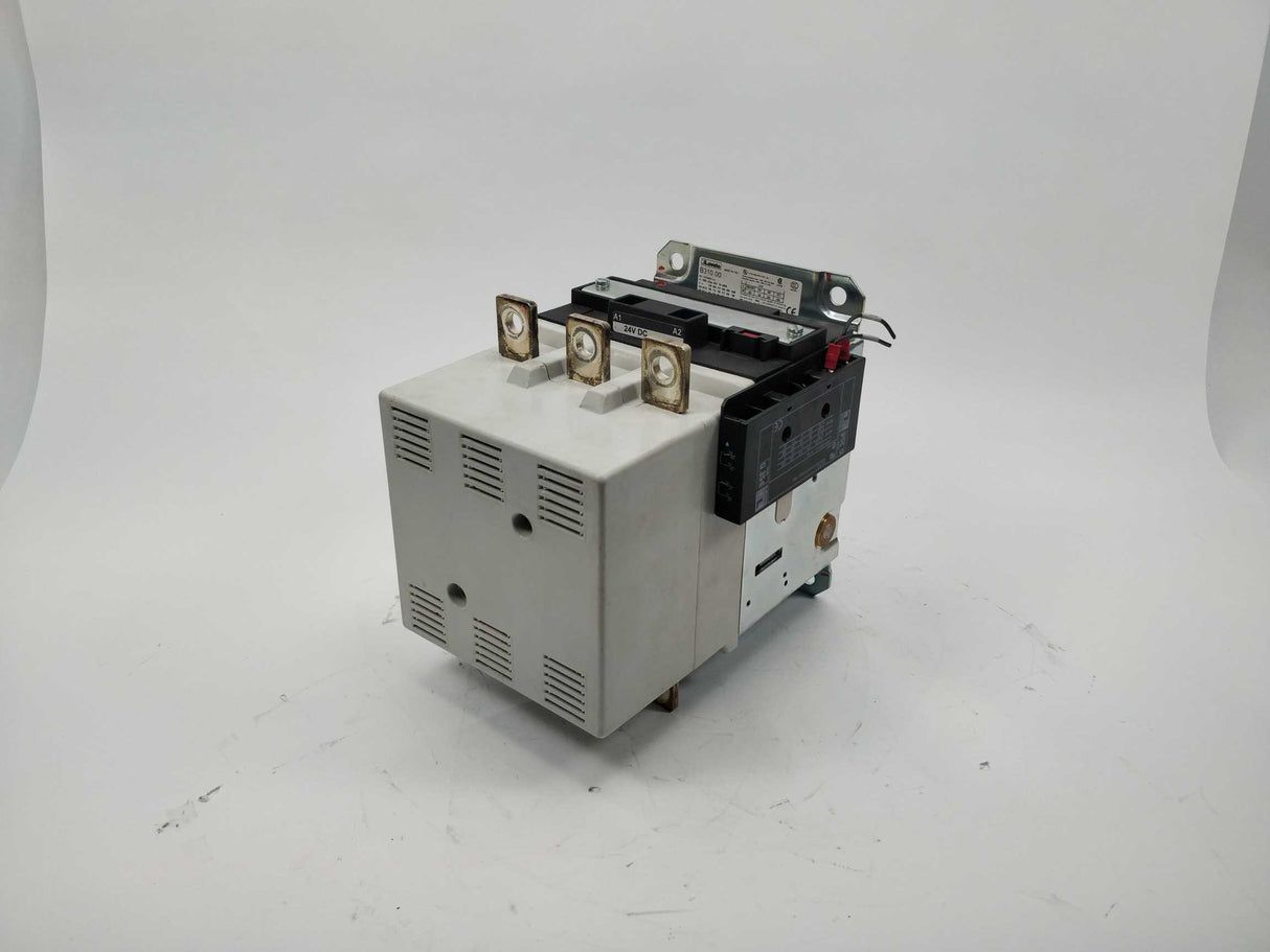 Lovato B31000 Three-pole contactor. 24VDC