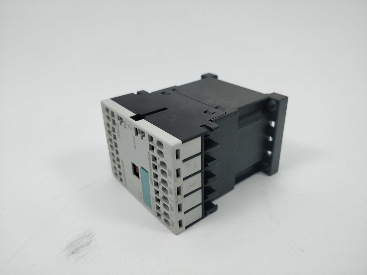 Siemens 3RH1140-2VB40 Contactor Relay. 24VDC