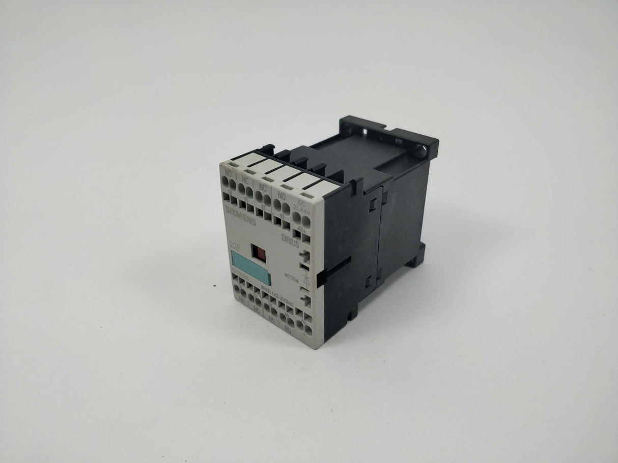 Siemens 3RH1122-2VB40 Contactor Relay. 24VDC