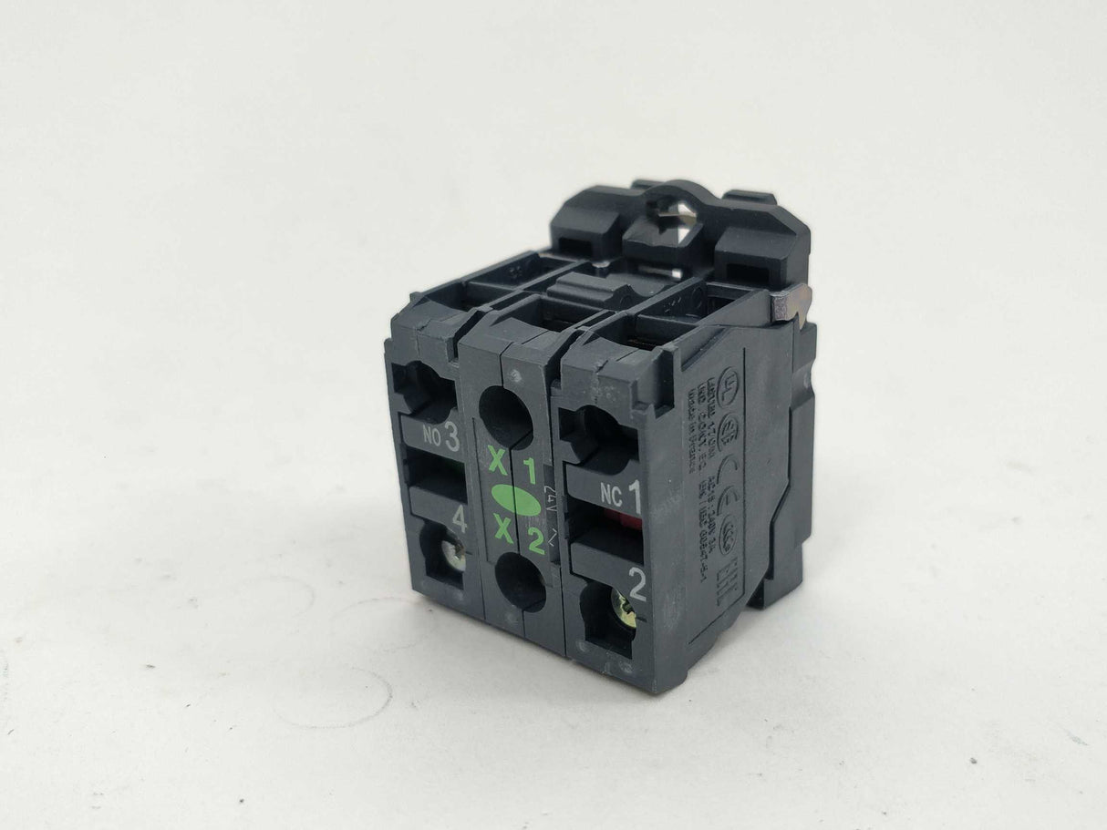 Schneider Electric XB5AK133B5 XB5AK133B5 Illuminated selector switch