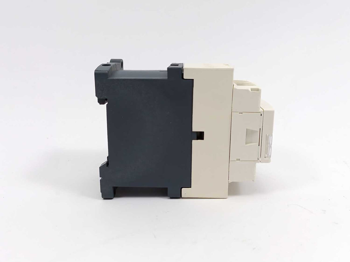 Schneider Electric CAD50BD Control Relay with LAD4TBDL