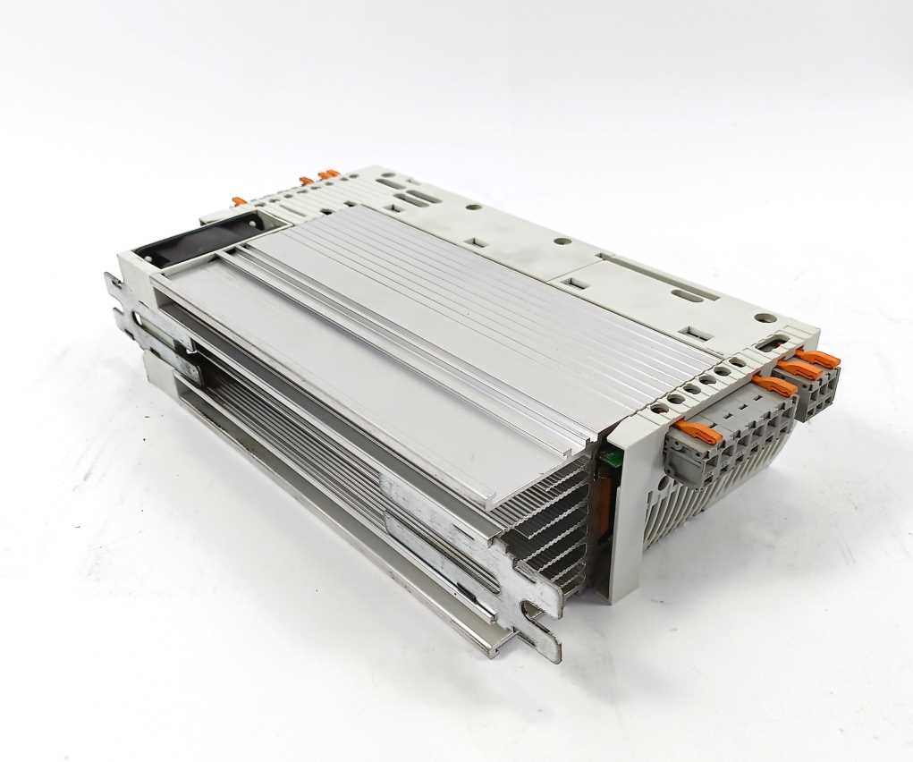 LENZE E82EV152S4C Inverter 8200 vector, 00469335