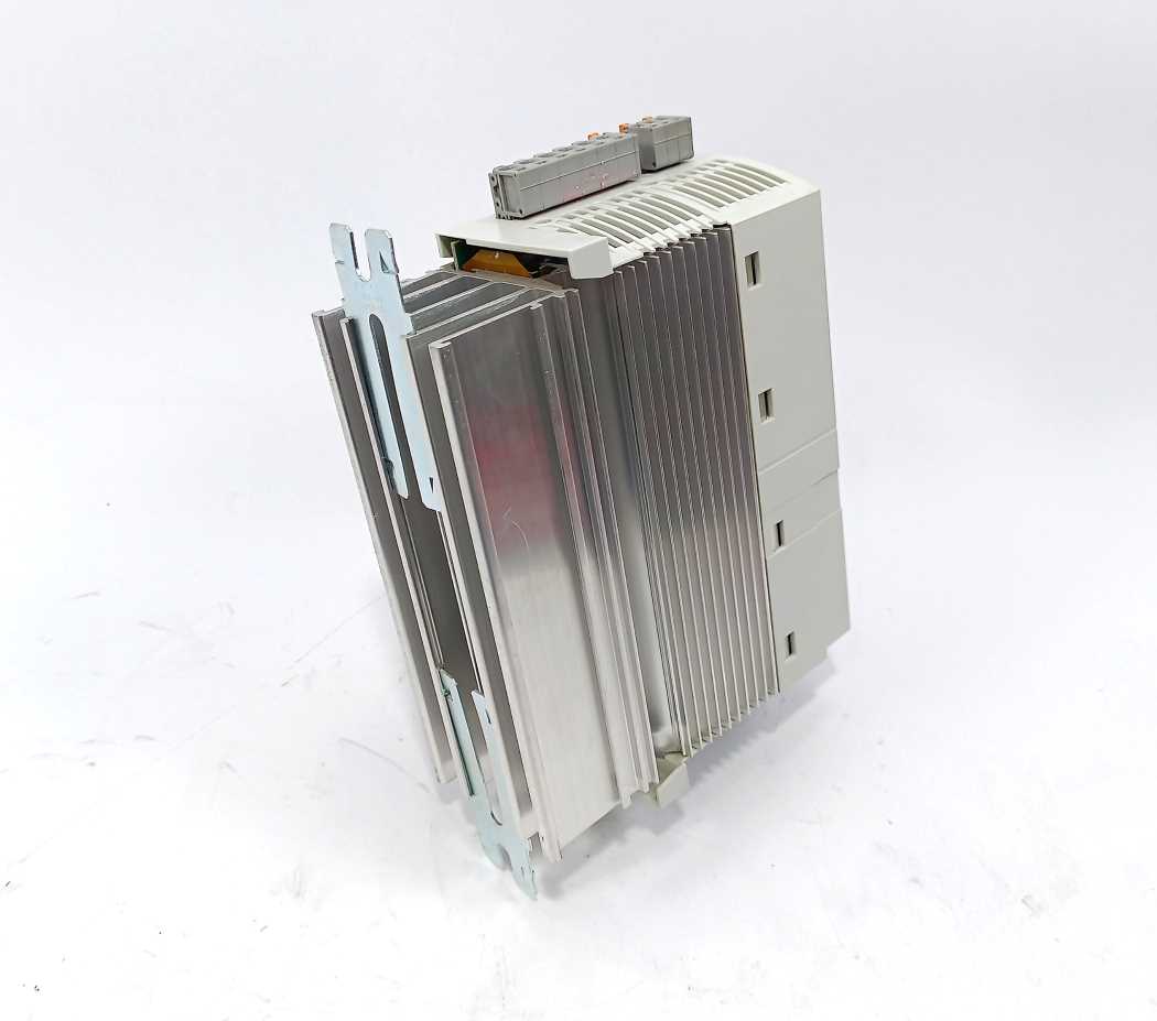 LENZE E82EV551S2B 00421450 Vector inverter 240V E82EV551-2B