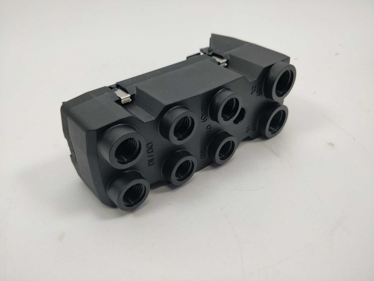 Schneider Electric VW3M9105 LXM32I module terminal CAN,4DI,2DO,STO