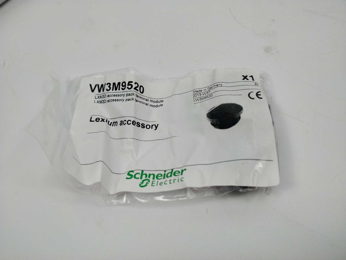 Schneider Electric VW3M9105 LXM32I module terminal CAN,4DI,2DO,STO