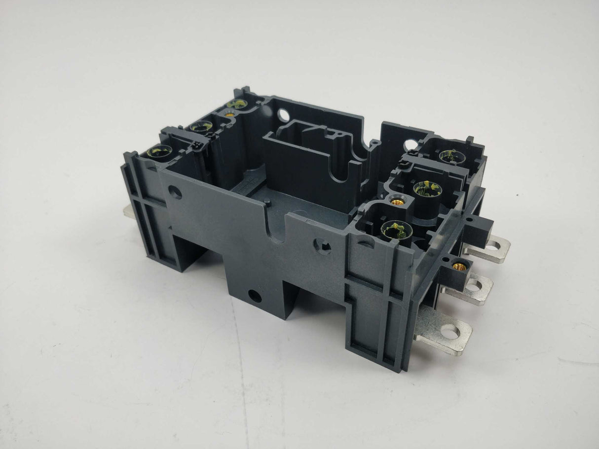 Schneider Electric LV429266 Plug in base, 3 poles