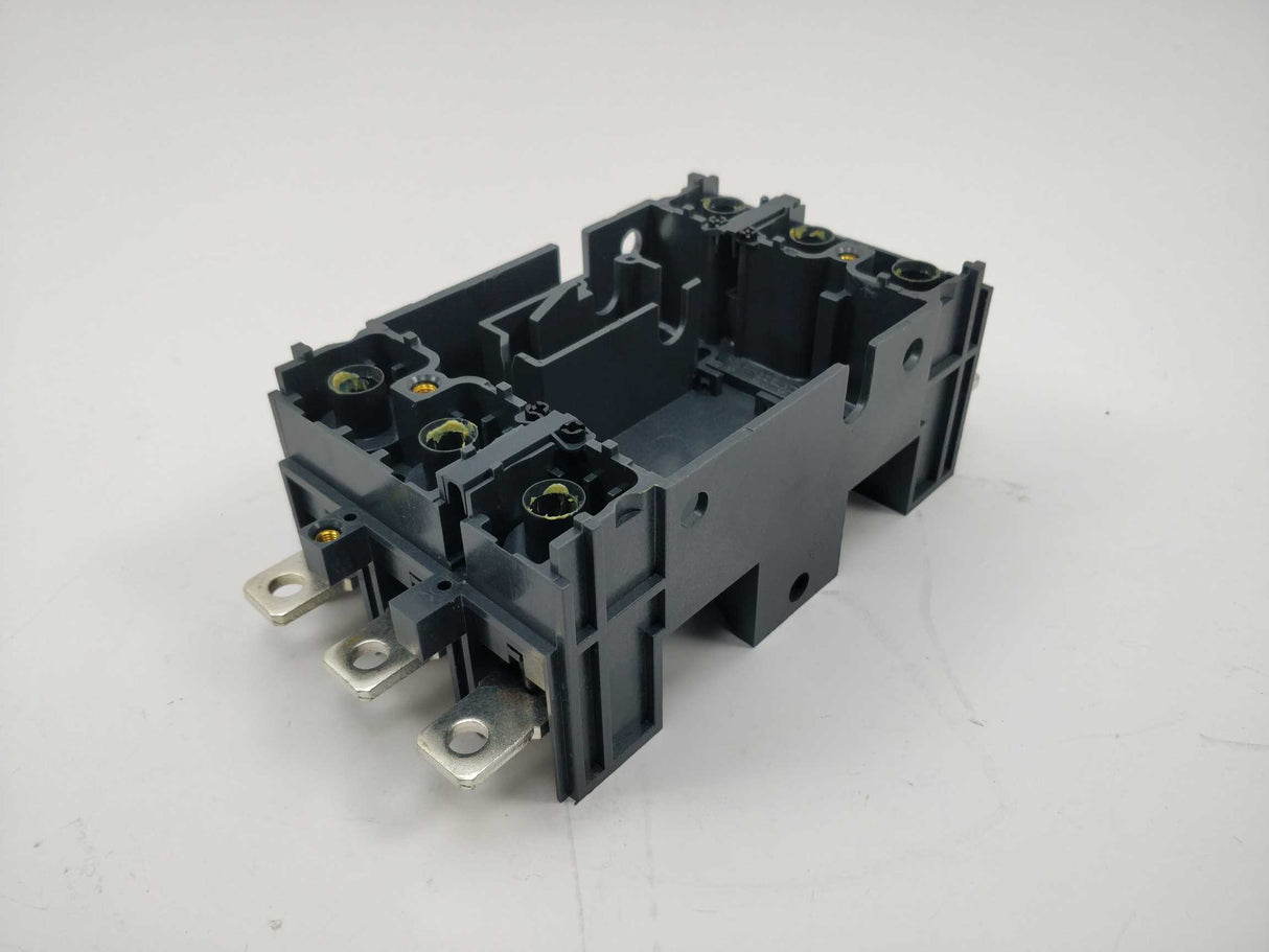 Schneider Electric LV429266 Plug in base, 3 poles