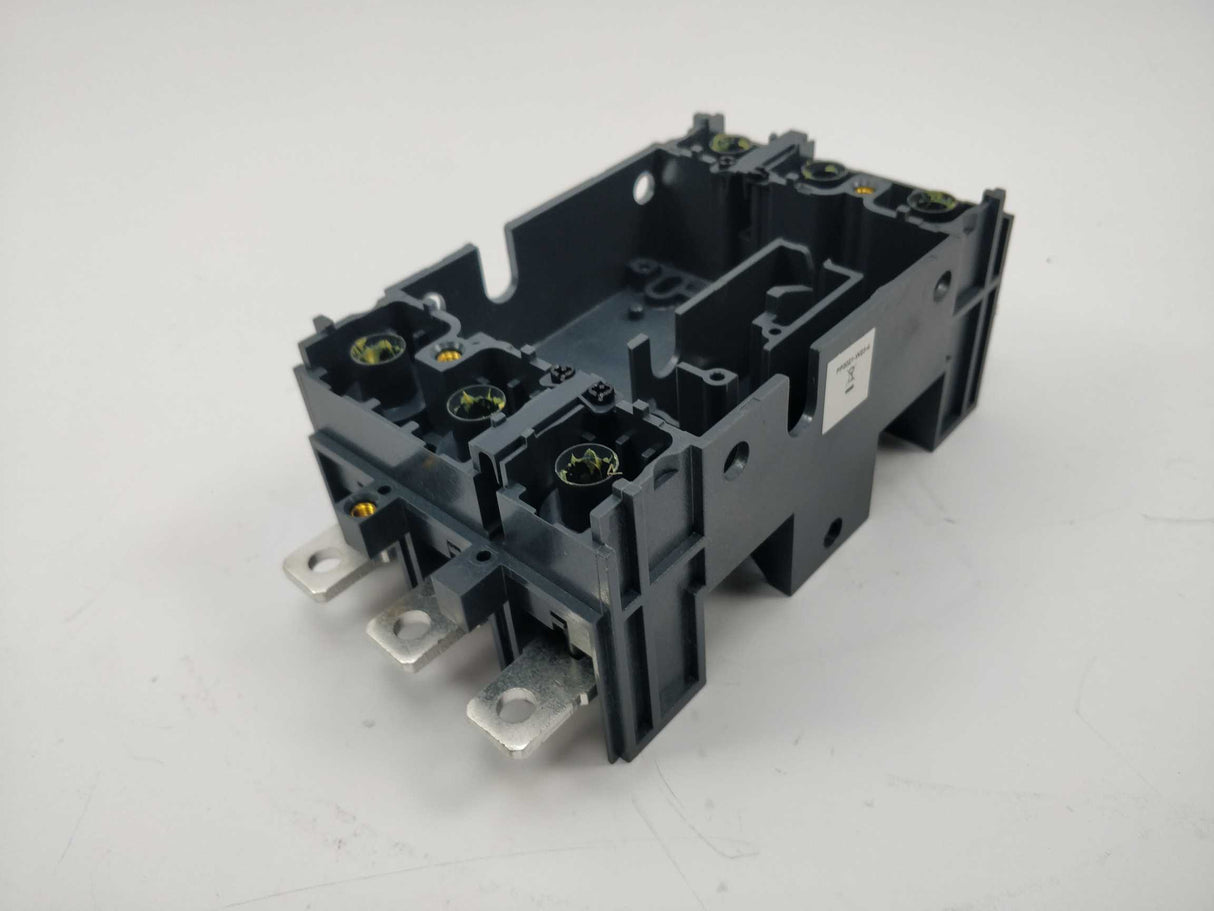 Schneider Electric LV429266 Plug in base, 3 poles