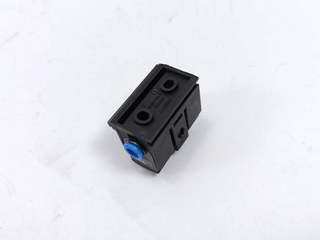 Festo SDE5-D10-O-Q6E-P-M8 Pressure Sensor with 653056