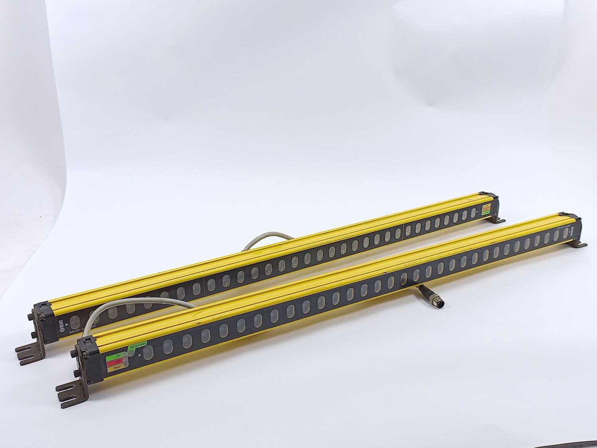 SUNX SF2-EH32P Emitter with SF2-EH32D Receiver