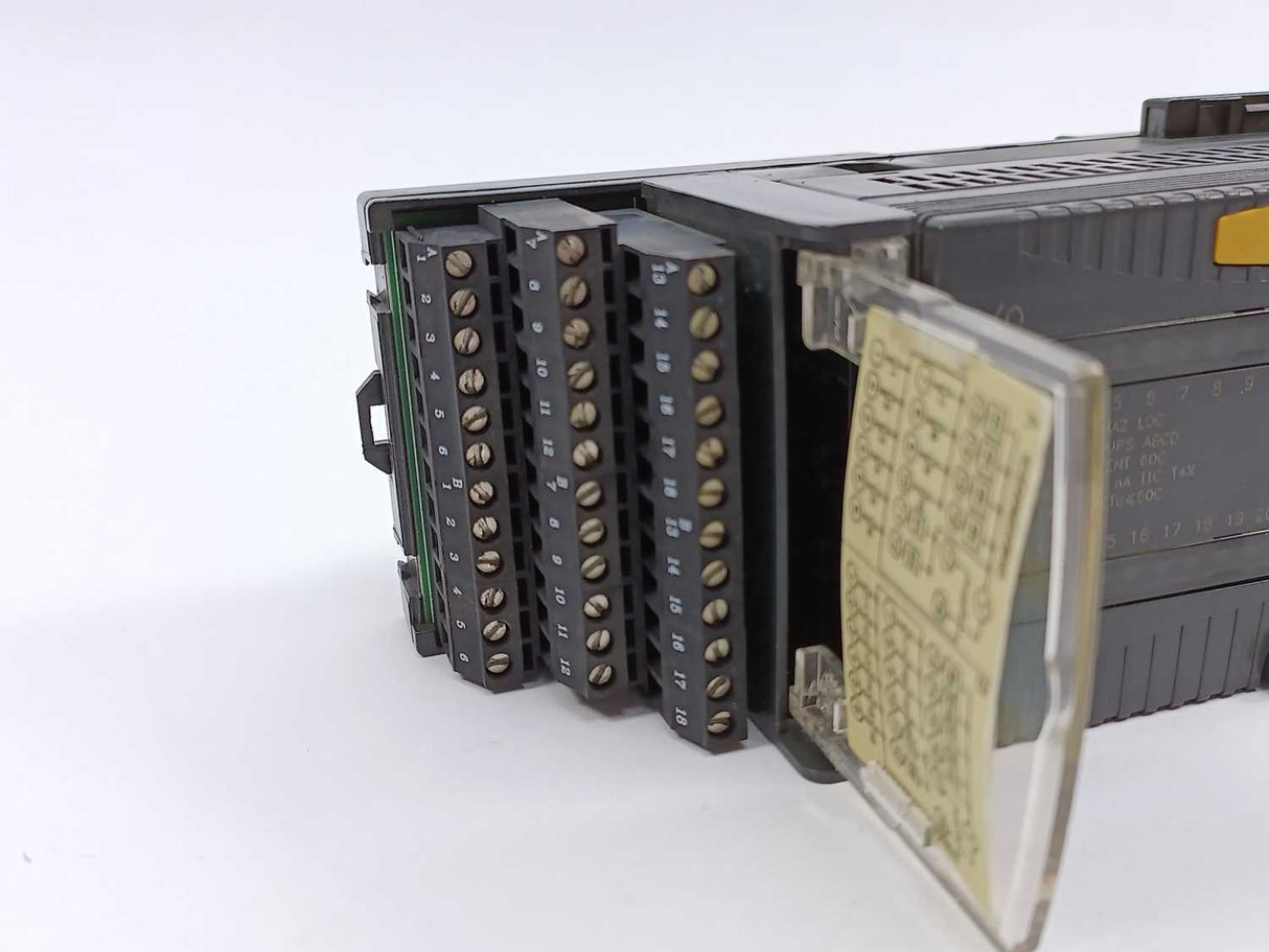 GE Fanuc IC200MDD840F Discrete Mixed Module w/ IC200CHS022G Compact I/O Carrier