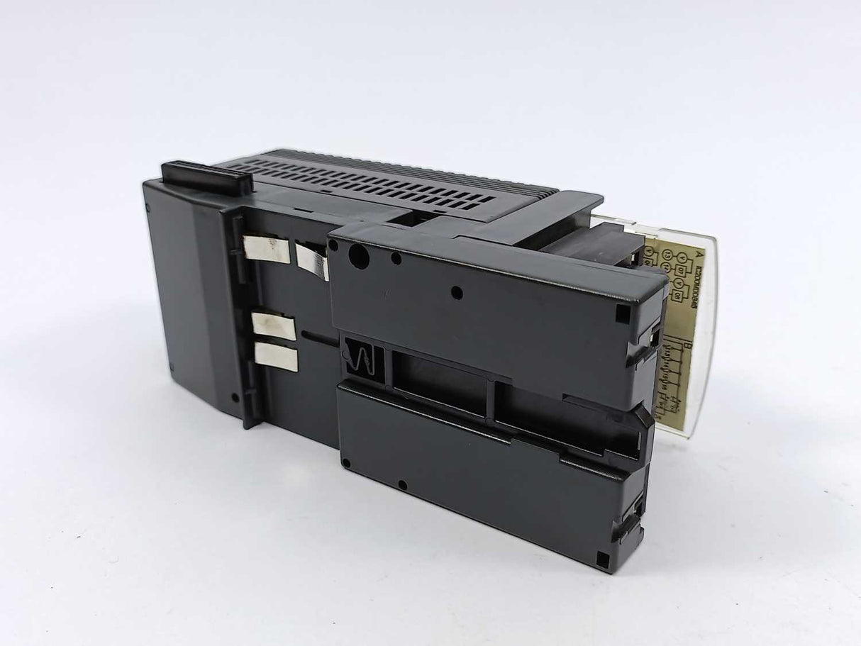 GE Fanuc IC200MDD845G Mixed Output Relay w/ IC200CHS022G Compact I/O Carrier