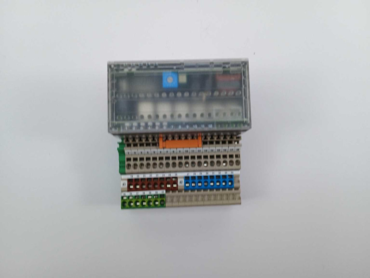 Honeywell XFL524B 2.01 6 change over contacts with XSL514 Terminal block